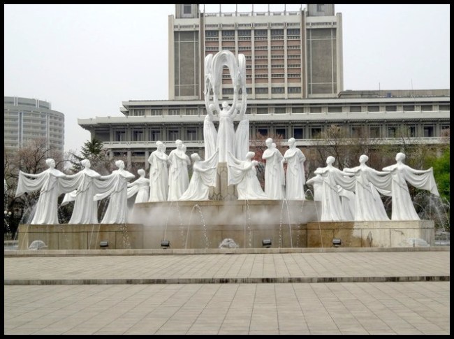 7072930-snow_falls_fountain_pyongyang