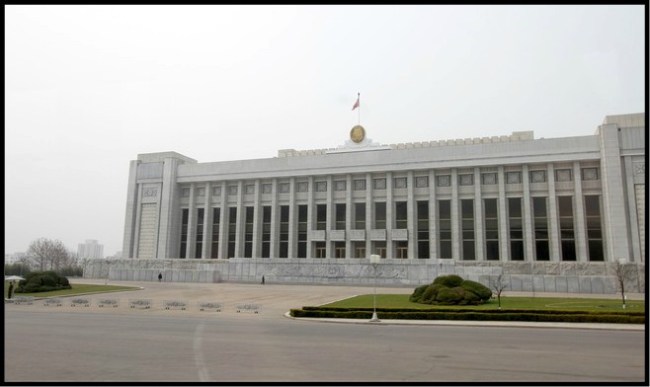 7073615-supreme_peoples_assembly_mansudae_assembly_hall_pyongyang