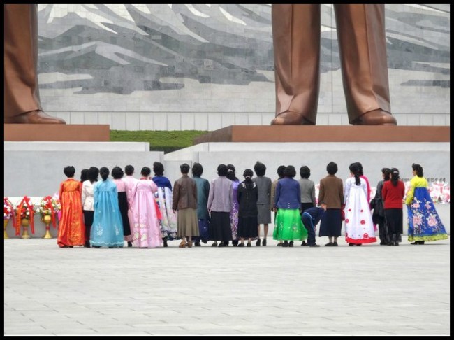 7076159-women_showing_their_respect_pyongyang