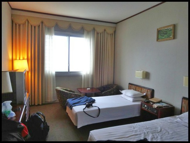 7098228-yanggakdo_hotel_our_room_pyongyang